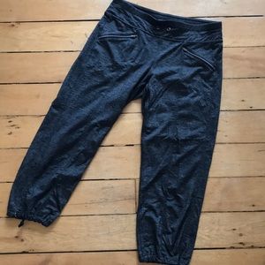 Athleta jogger crops size small